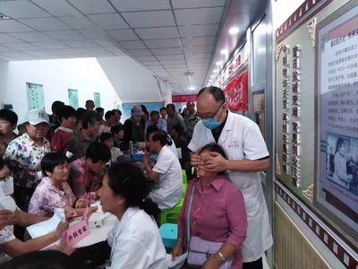 義診服務(wù)暖人心 專家走進(jìn)社區(qū)，健康咨詢零距離